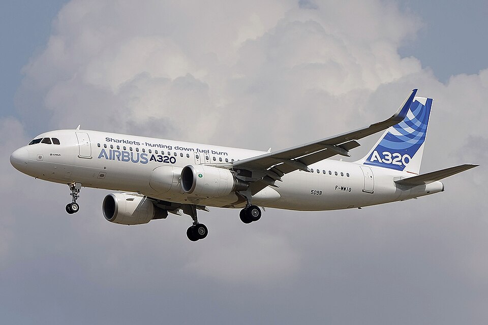 File:Airbus A320-214, Airbus Industrie JP7617615.jpg
