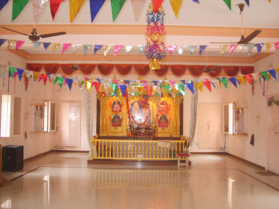 File:BAPS Swaminarayan Mandir.jpg