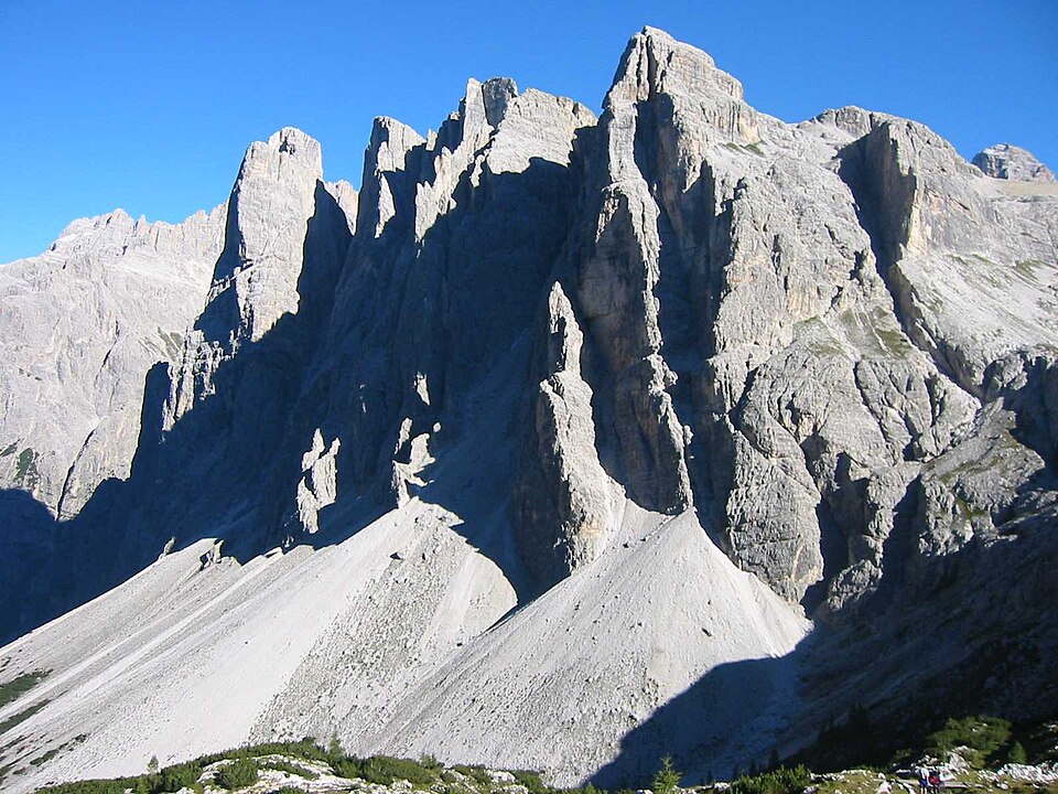 File:Einser-Cima Una 2.JPG