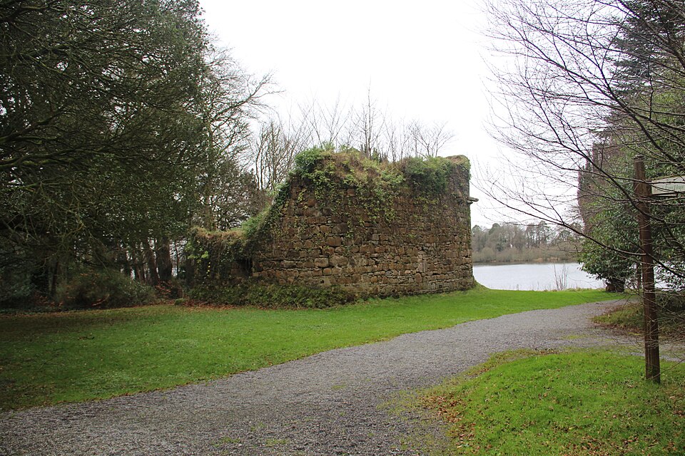 File:Mac Raghnaill Castle 3.JPG