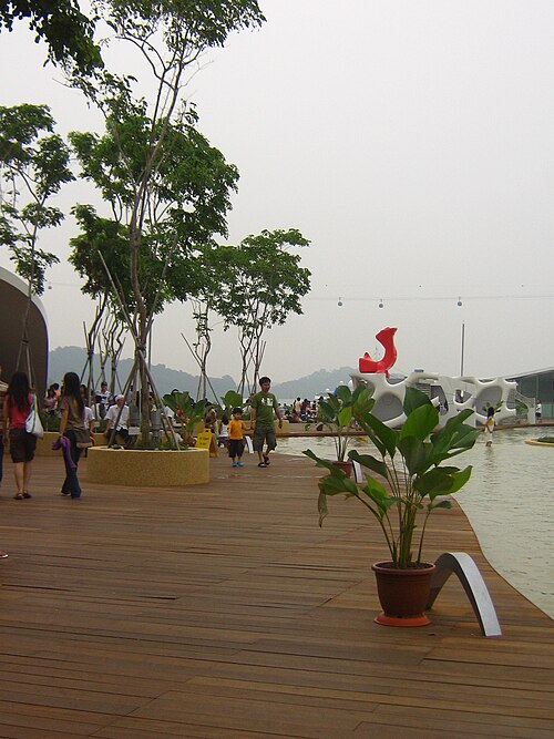 File:VivoCity Roof Garden 15.jpg