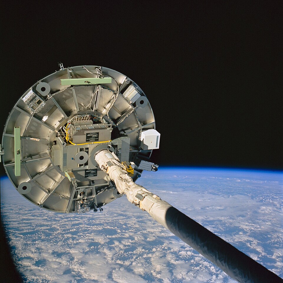 File:Wake shield facility.jpg