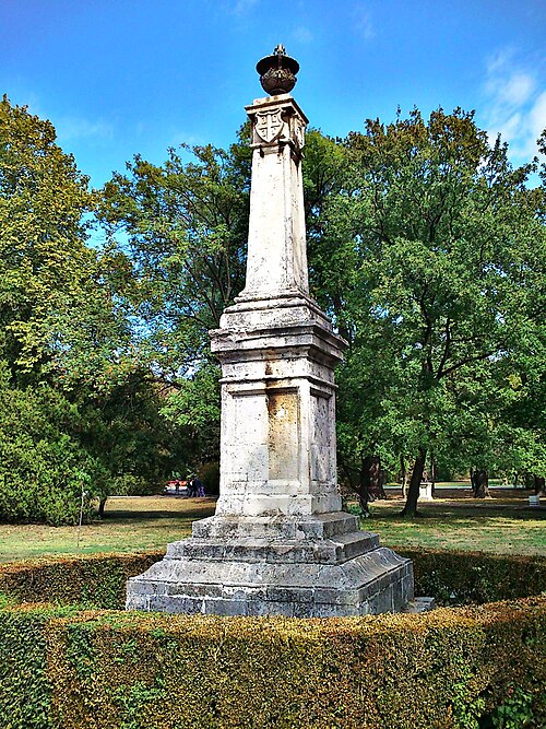 File:Обелиск у Топчидерском парку 2012-09-16 12-44-34.jpg