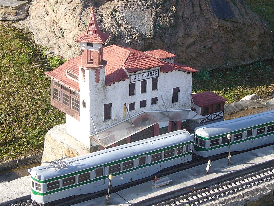 File:Catalunya en Miniatura-Estació de Les Planes.JPG