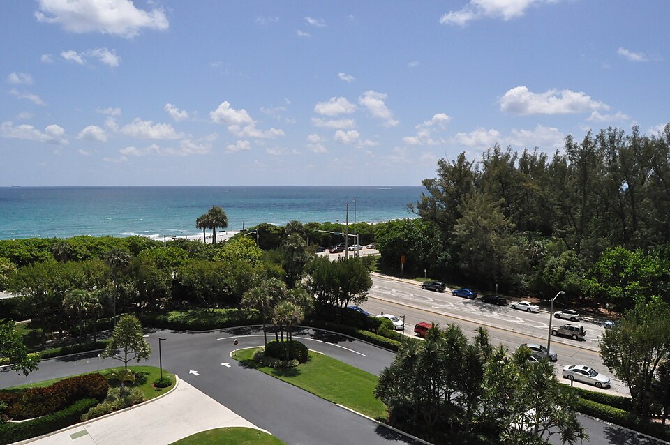 File:FL A1A and FL 800 intersection.JPG