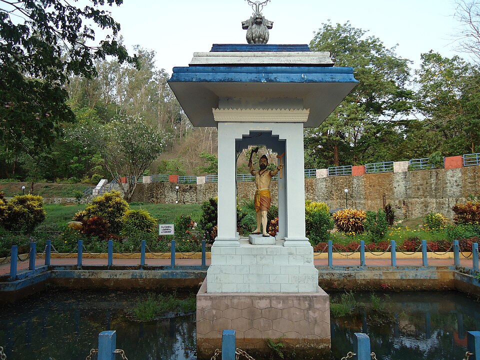 File:Peechi Dam Garden Statue of Parasurama.JPG