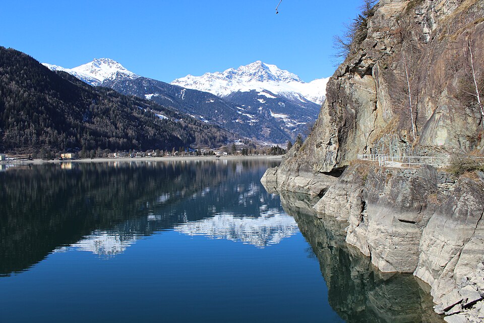 File:1039L Lago-di-Poschiavo.JPG