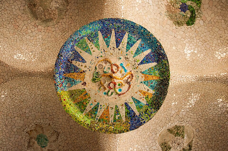File:Ceiling mosaic, Park Güell, Barcelona.jpg
