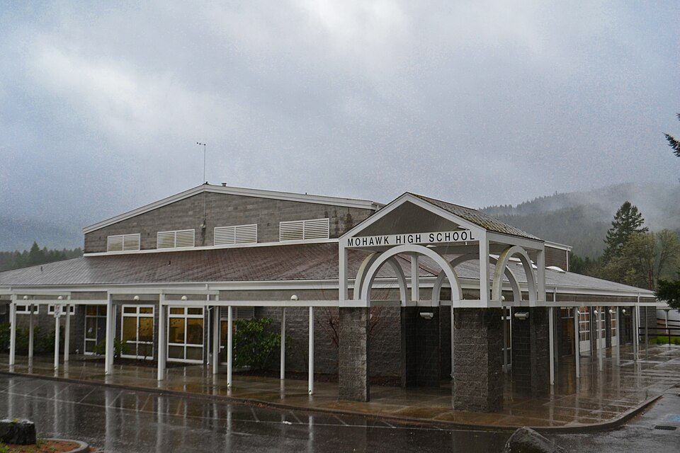 File:Mohawk High School (Marcola, Oregon).jpg