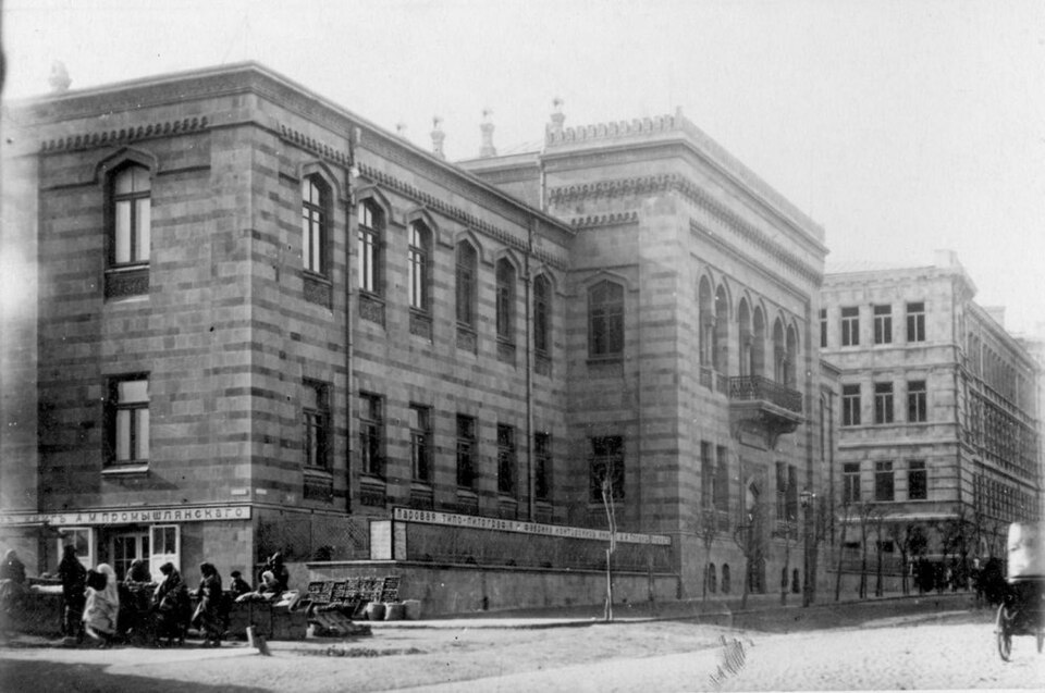 File:Muslim girls school in Baku.jpg