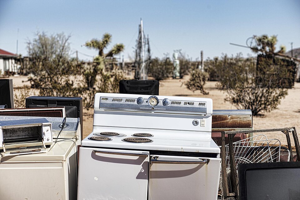 File:Noah Purifoy (15105617687).jpg
