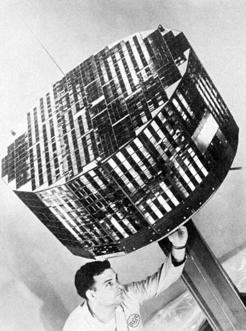 File:TIROS II Spac0116-repair.jpg