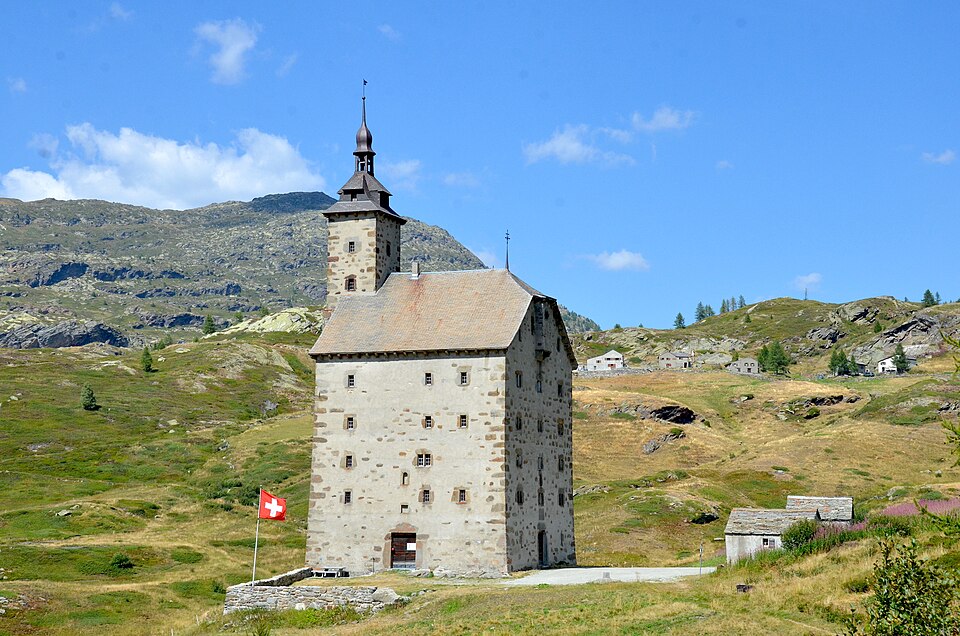 File:Altes Hospiz, Simplon im Wallis.jpg