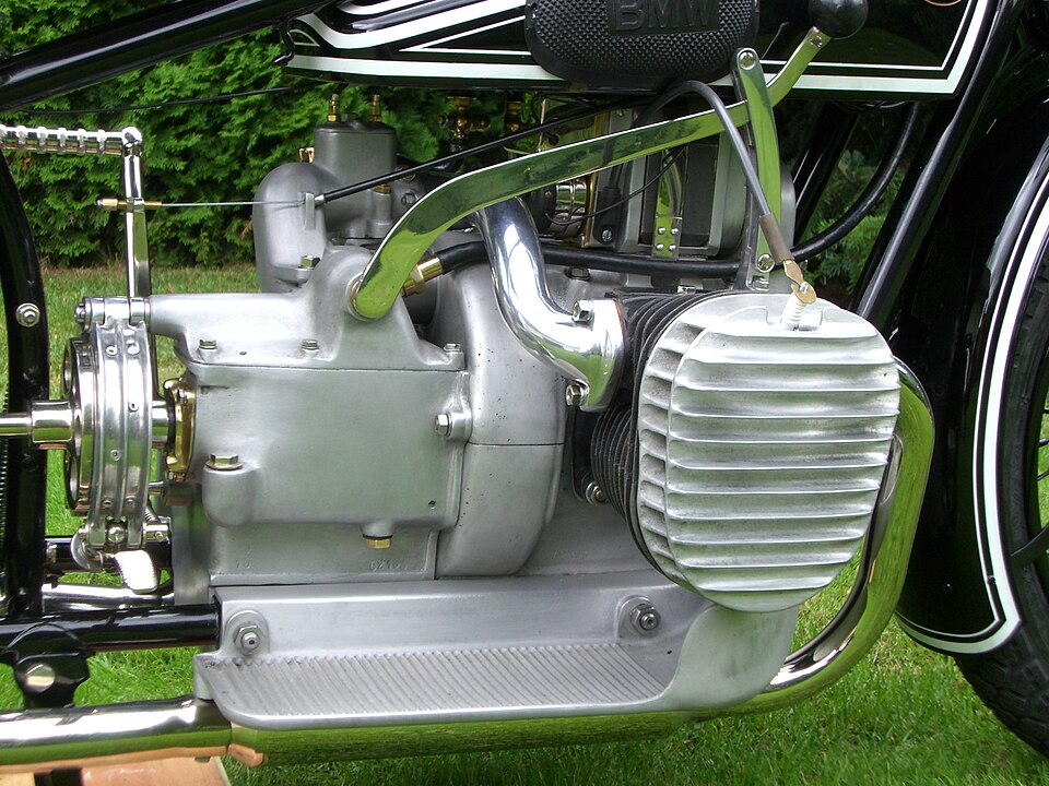 File:BMW R 62 Motor rechts.JPG