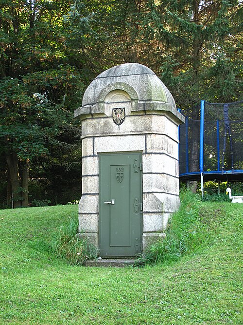 File:Einsteigturm 102, HQL, Eichgraben.jpg