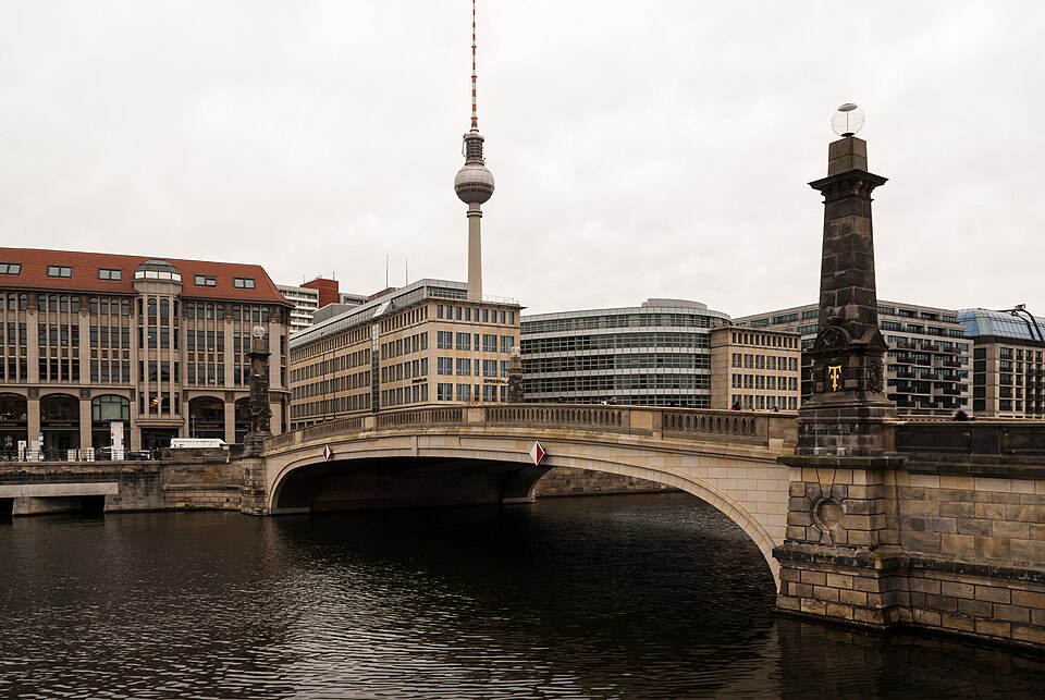 File:Friedrichsbrücke (20160209- DSC6161).jpg