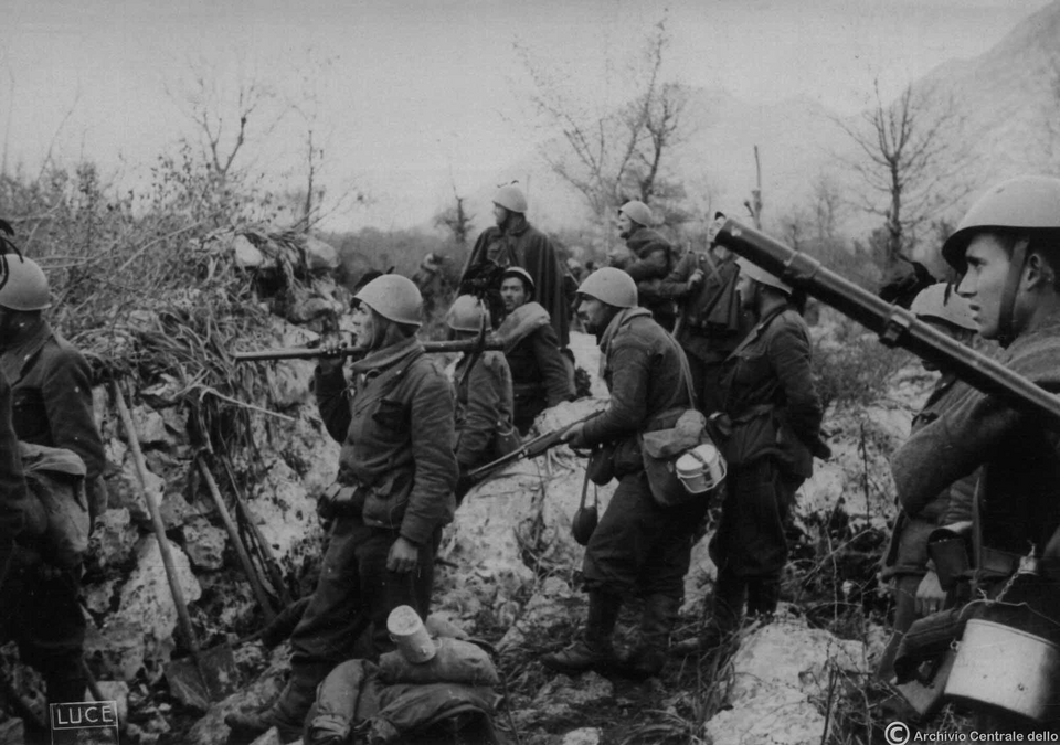File:Italians in greece 1941.png