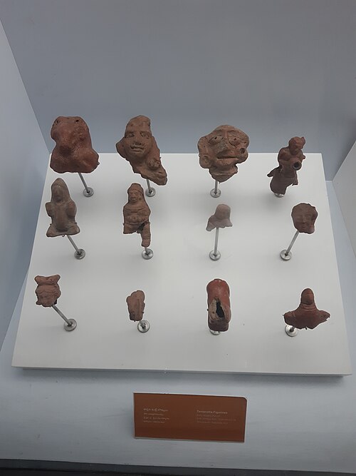 File:Kaolin and Stucco Figurines.jpg