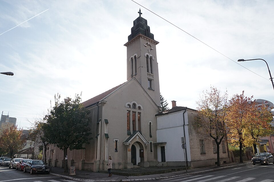 File:Katolička crkva Kraljevo 02.jpg