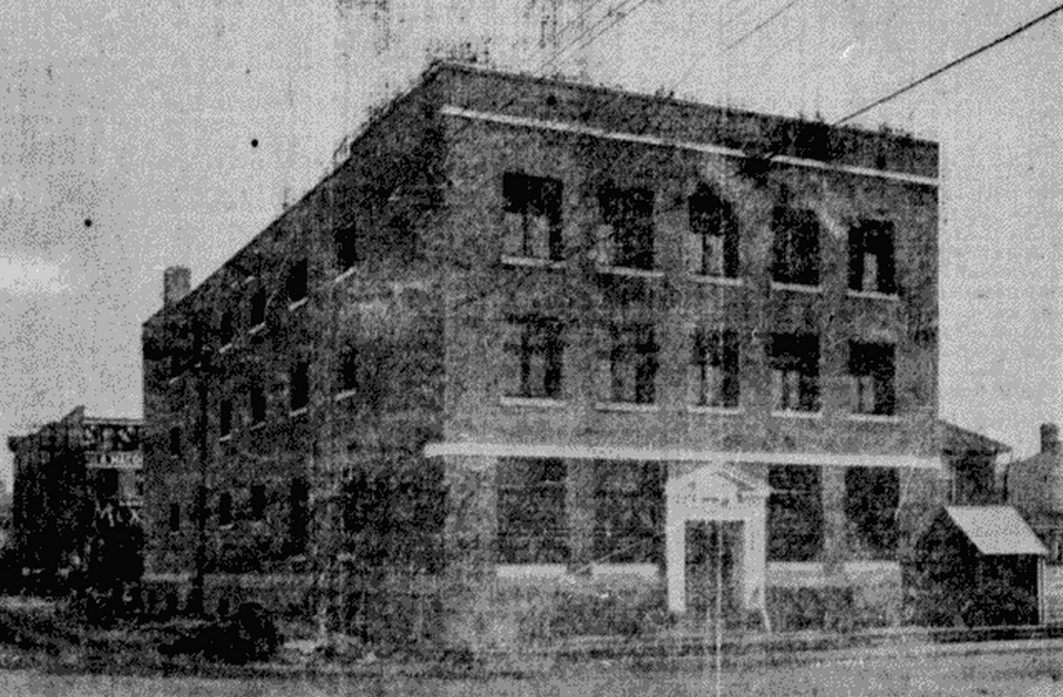 File:McKenney Building in 1913.png