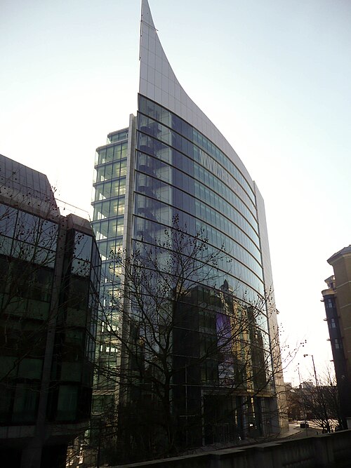 File:The Blade, Abbey Square, Reading.jpg