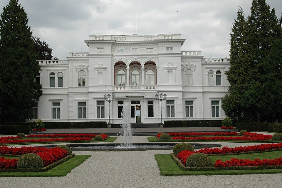 File:Villa Hammerschmidt - Frontansicht.jpg