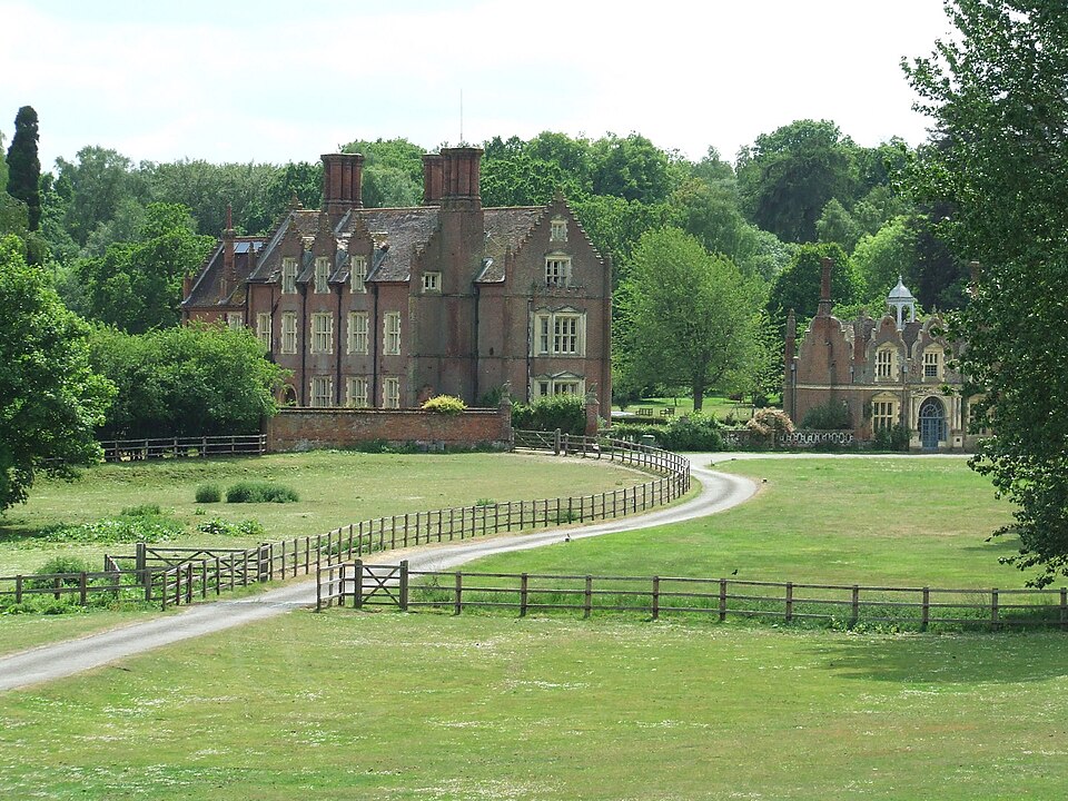 File:Merton Hall (geograph 2418018).jpg
