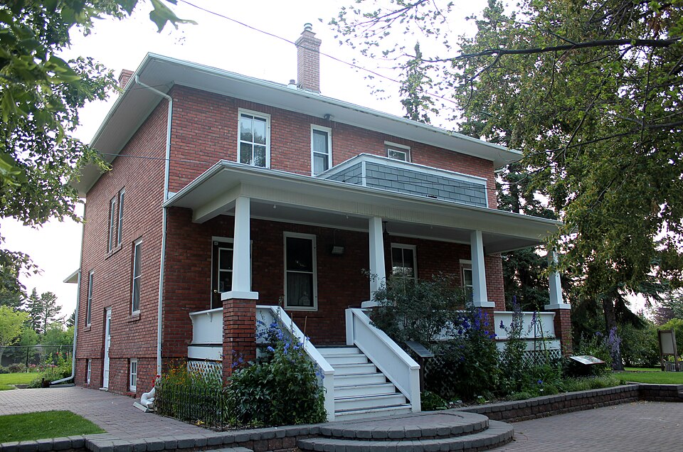 File:Smeltzer House (east side).jpg
