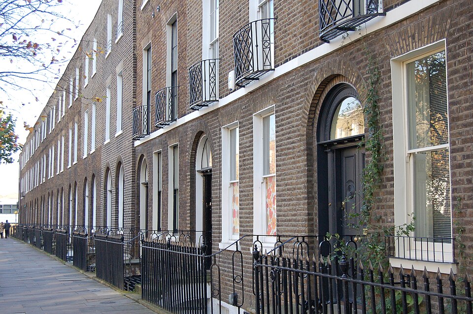 File:Sutton Place Hackney.jpg