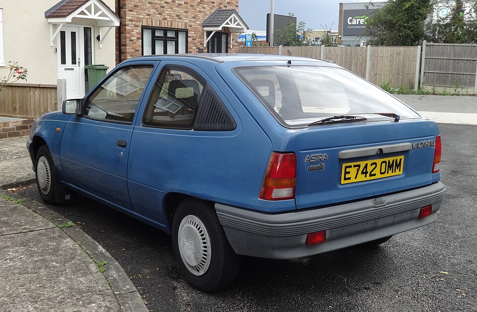 File:1988 Vauxhall Astra Merit 24423.jpg