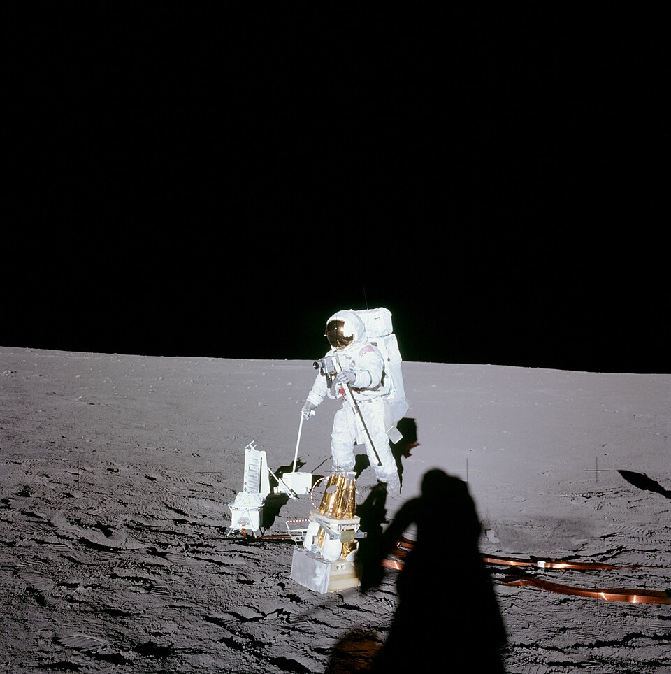 File:ALSEP AS12-47-6919.jpg