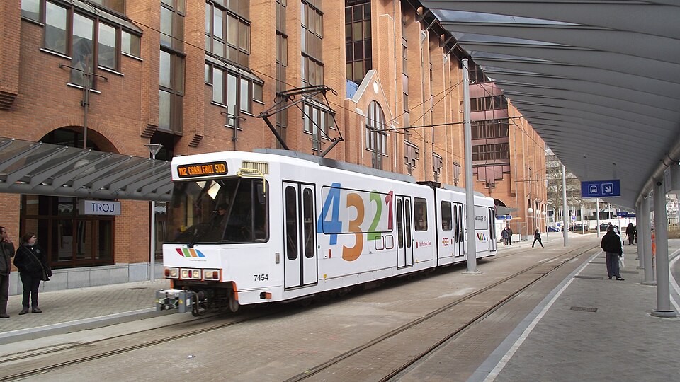 File:Charleroi tramlus 4.JPG