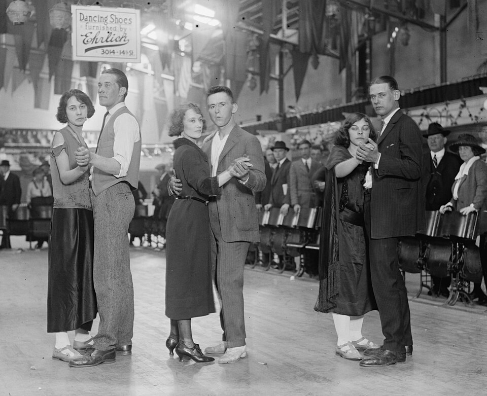 File:Dance marathon, 1923.jpg