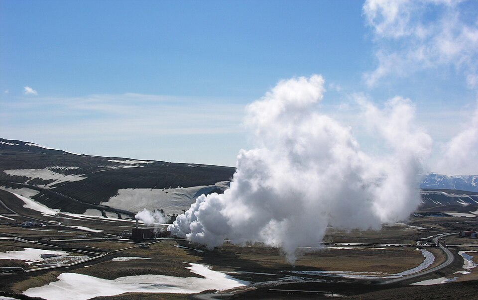 File:Krafla geothermal power plant 21.05.2008 11-39-16.jpg