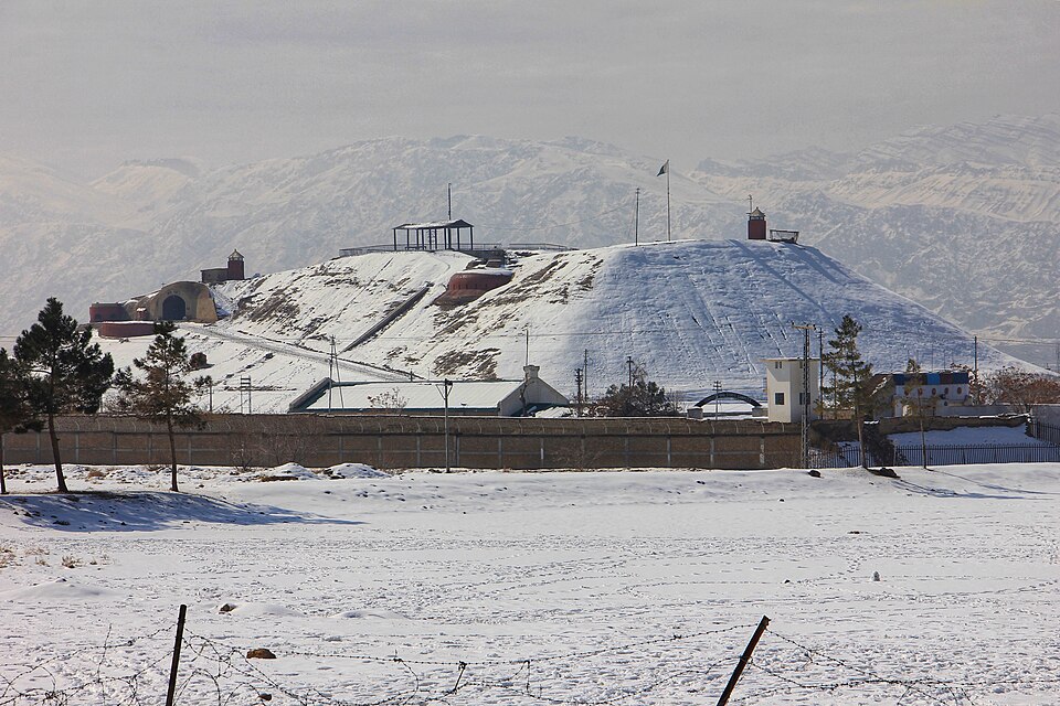 File:Quetta Fort Mirri.jpg