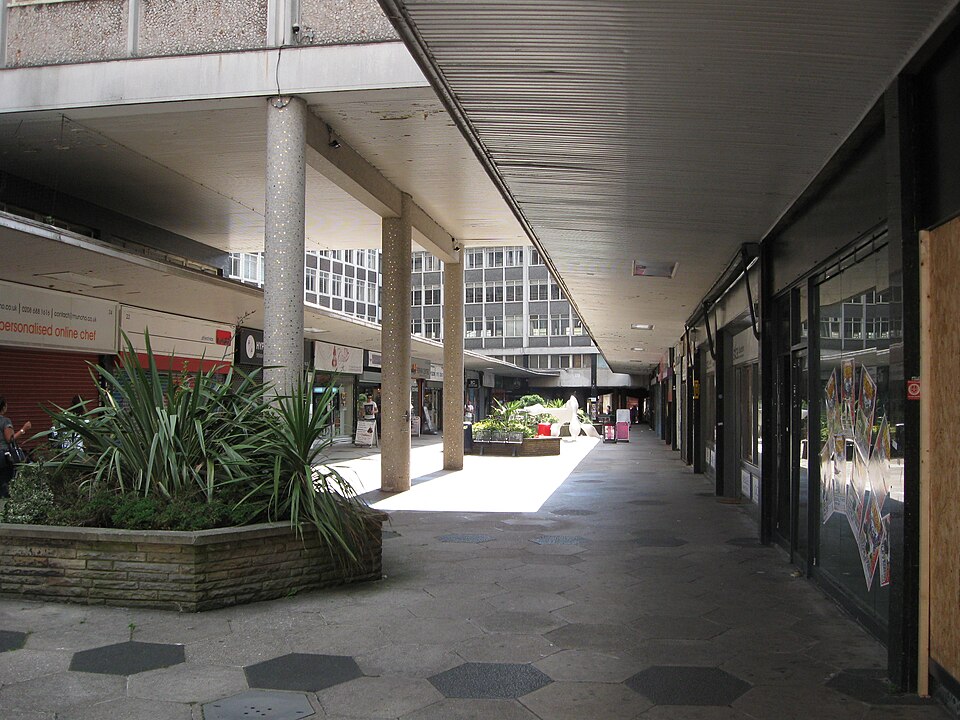 File:St. George's Walk 2015.JPG