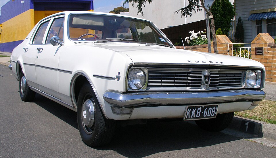 File:1969-1970 Holden HT Kingswood sedan 01.jpg