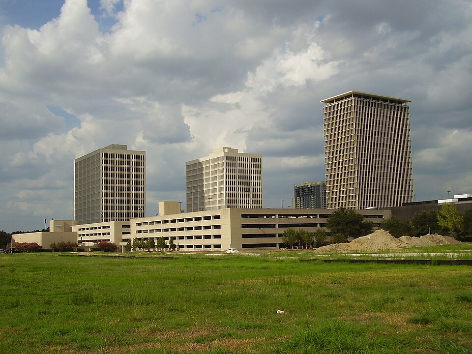 File:AmericanGeneralComplex4Towers.JPG