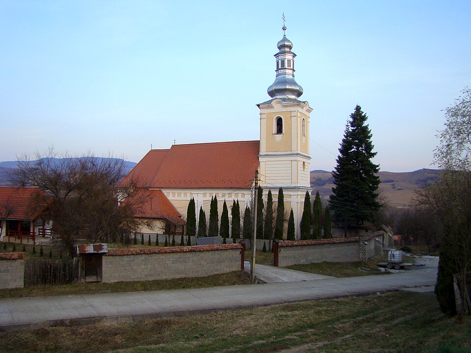File:Biserica romano-catolică din Dămieni (6).jpg