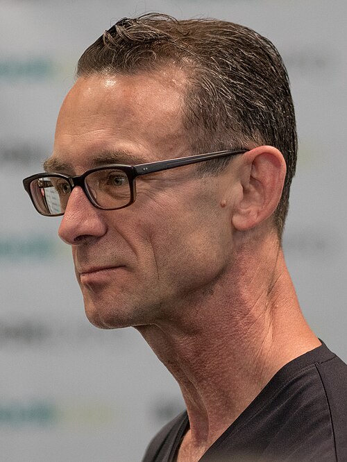 File:Chuck Palahniuk (21955) (cropped).jpg