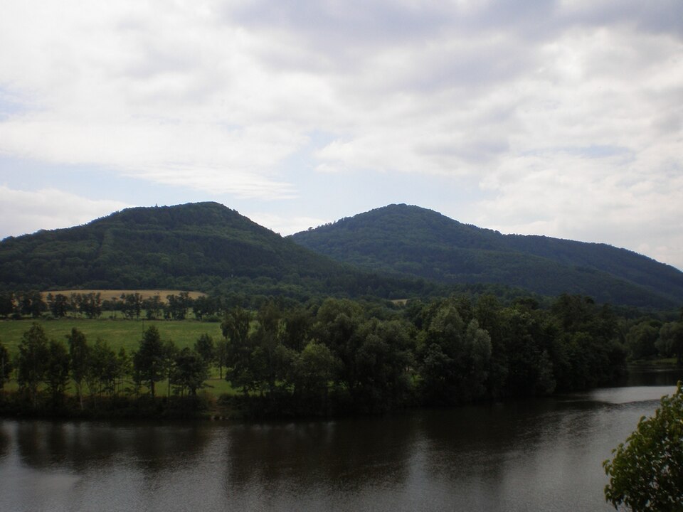 File:Klášterec nad Ohří Ohře river 2008-07-15.jpg