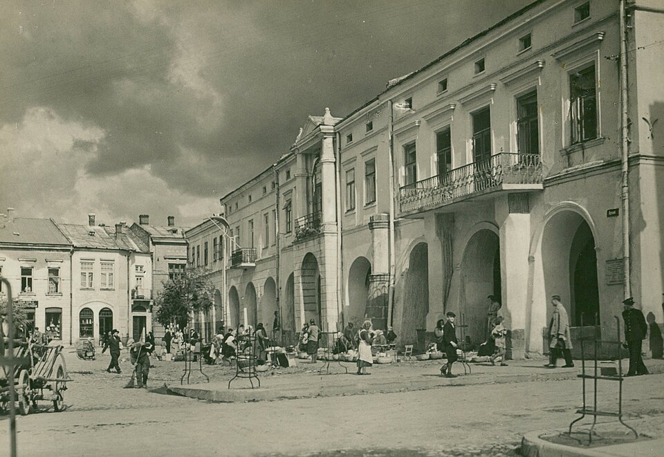 File:Krosno. Rynek 1939 (69702992) (cropped).jpg