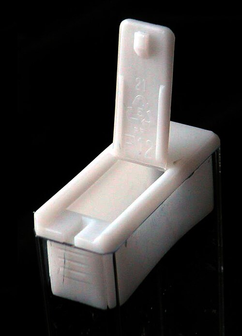 File:Mint box polypropylene lid.JPG