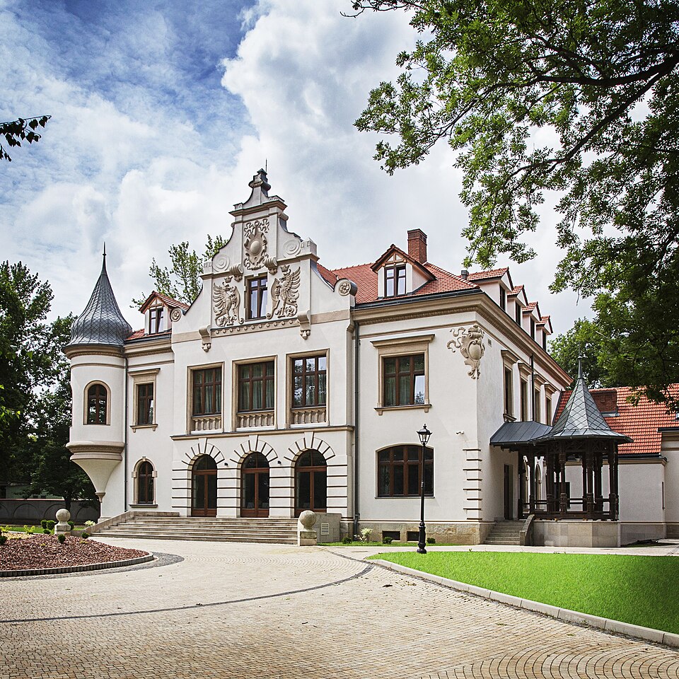 File:Pałac Polanka.jpg