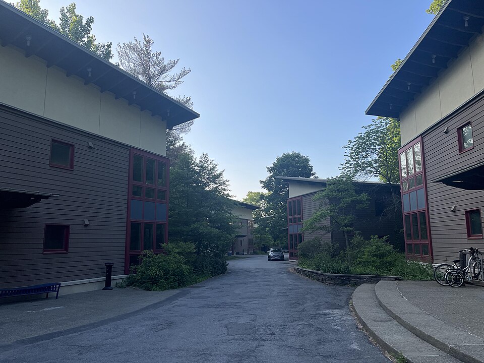 File:Resnick Village Dorms Bard College.jpg