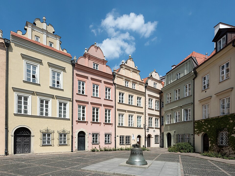 File:Ulica Kanonia w Warszawie 2020 (cropped).jpg