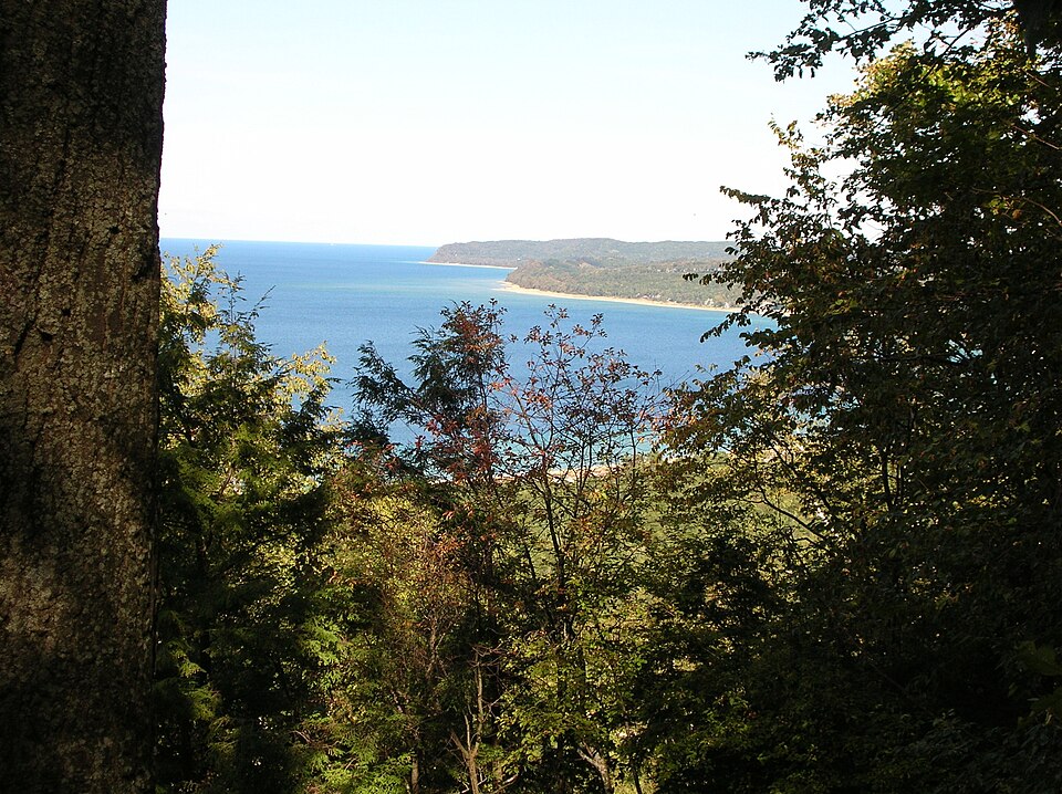 File:Alligator Hill Trail (9953615796).jpg