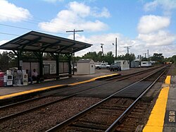 Platforms at Ayer, looking westward, in August 2011
