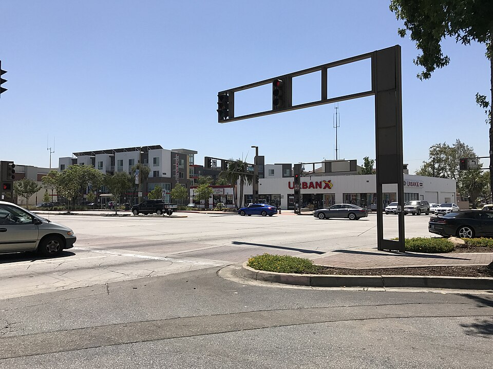 File:Baldwin Park City Hall Complex.JPG