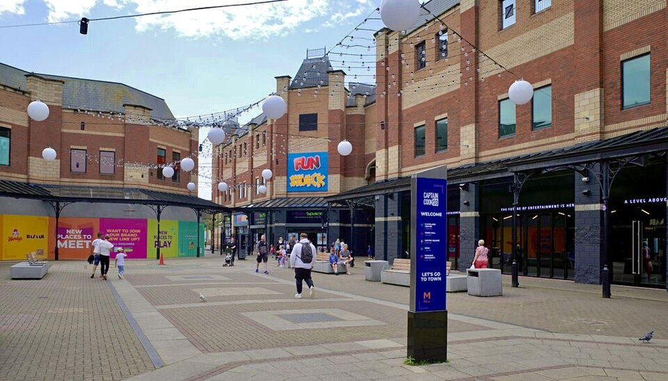 File:Captain Cook Square, Middlesbrough (geograph 7841899).jpg